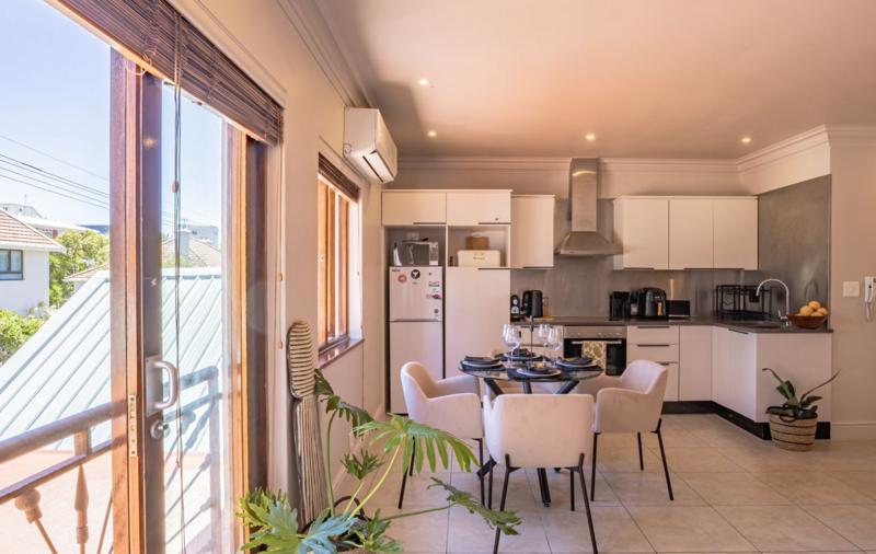 1 Bedroom Property for Sale in Sea Point Western Cape